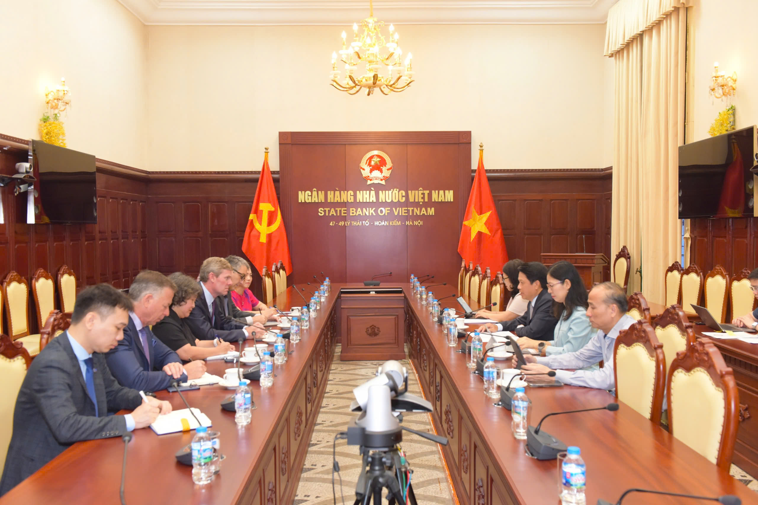 13.5.26 Phó Thống đốc Phạm Tiến Dũng tiếp xã giao Visa_1.jpg